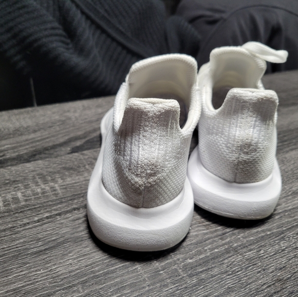 Adidas Swift Running shoe - Picture 2 of 5